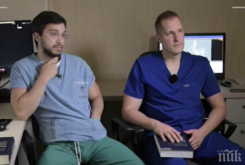 Двама лекари братовчеди участваха създаването на учебник, който ще спаси стотици хиляди души