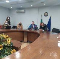 Здравният министър от Пловдив: Ще настоявам биоцентралата в с.Труд временно да бъде спряна