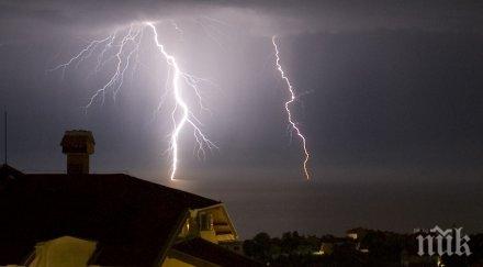 буря застигна софия силен дъжд вали централната част