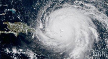 евакуираха хиляди туристи мексико заради урагана делта