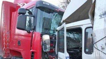 меле два тира блъснаха челно видин турчин лежи болницата потрошен