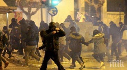 гръцки ученици протестират полицията разпръсна сълзотворен газ