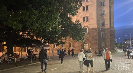 протест полицията спира движението снимки