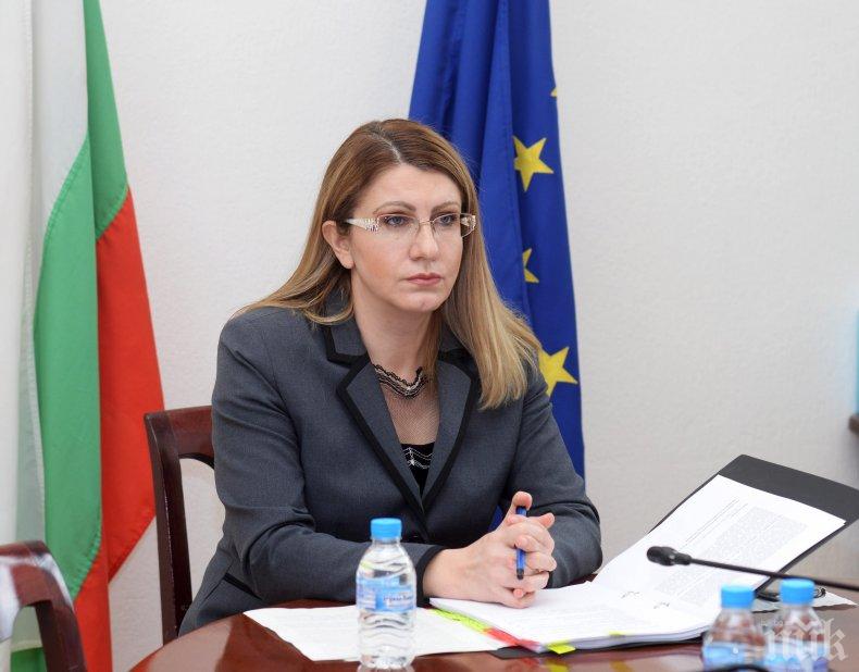 Десислава Ахладова ще говори с министрите на правосъдието от ЕС за сексуалното насилие над деца