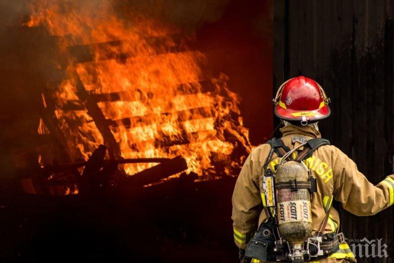 ОГНЕН АД: Огромен пожар вилнее в Турция - горят жилища, евакуират стотици хора (СНИМКИ)