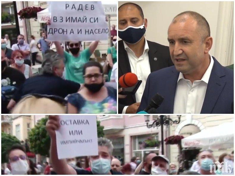 Румен Радев агитира и пред студентите в Икономическия университет във Варна (СНИМКА)