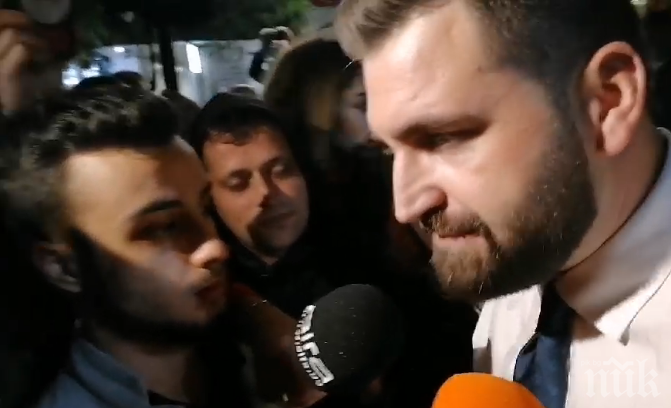 ИЗСТЪПЛЕНИЯ! Метежниците се нахвърлиха срещу Андрей Новаков на излизане от БНТ 
