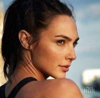 Жената чудо Гал Гадот влиза в ролята на Клеопатра