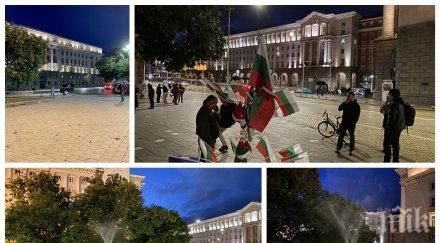 метежниците изпариха тотално жълтите павета опустяха продавачът знаменца остана сам снимки