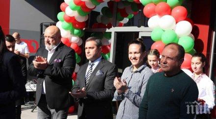 министър кралев откри боксовата зала световен шампион