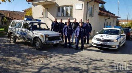 пример полицаи посетиха самотно живеещи възрастни хора сливенско