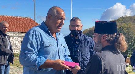 премиерът борисов показа строеж 300 хил манастир кръстова гора нов път спестява шофьорите никога бил асфалтиран видео снимки