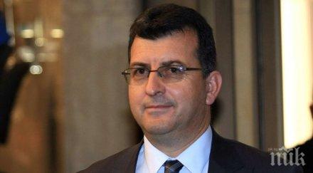 асим адемов moodys повиши рейтинга бърка powerpoint говори провалена държава