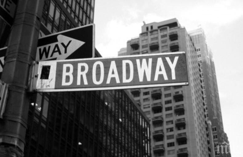 Мерки: Бродуей остава затворен поне до края на май 2021 г.