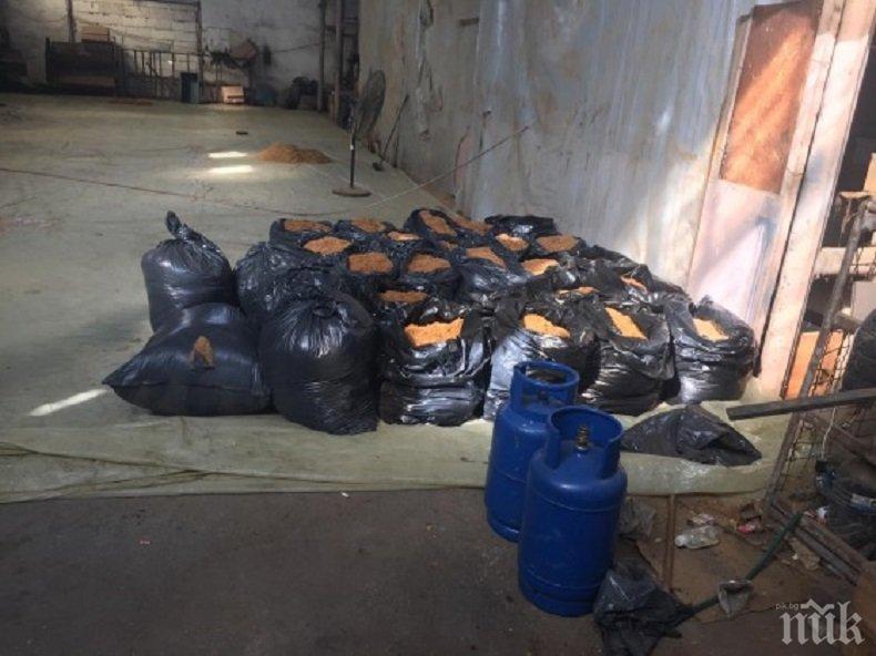 Нов удар на пловдивската полиция срещу нелегална фабрика за тютюн (СНИМКИ)

