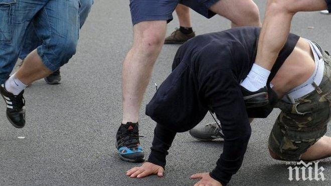 Трима пребиха мъж и му отмъкнаха четирицифрена сума

