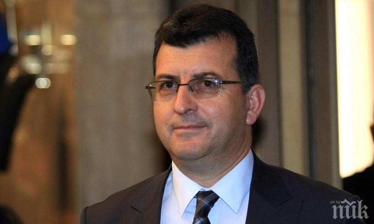 Асим Адемов: MOODYS повиши рейтинга, а РР (да не се бърка с PowerPoint), говори за провалена държава!