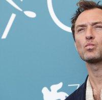 Папараци спипаха Джъд Лоу с бебето въпреки дегизировката (СНИМКИ)