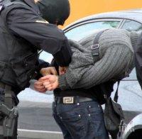 СПЕЦАКЦИЯ: Задържаха 11 българи и един англичанин с наркотици в Бургас