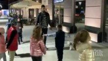 Нестандартно: Новак Джокович преподава тенис на децата по белградските улици