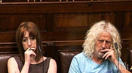 екшън поморие скандалната ирландска евродепутатка клеър дейли подпали курортния град бяга кмета журналисти клеветите българия