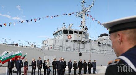 каракачанов имаше дълги времена техниката армията режеше унищожаваше без мисли бъдещето време свърши