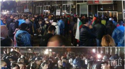 извънредно пик метежниците опитват нахлуят сградата бнт стигна сблъсъци полицията снимки