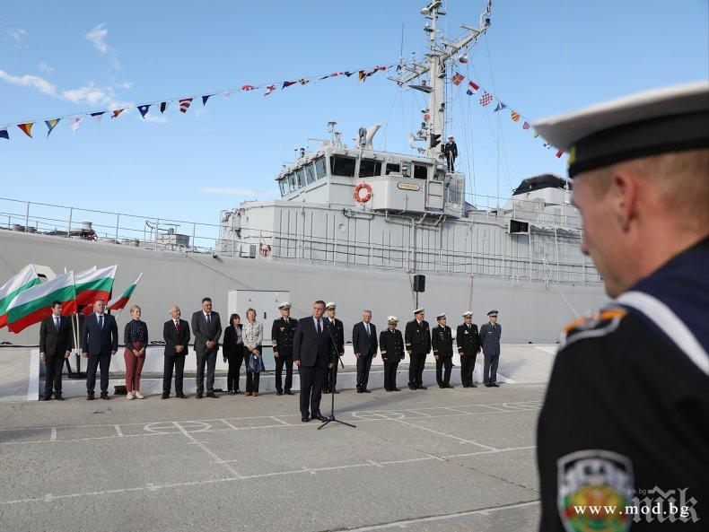 Каракачанов: Имаше дълги времена, когато техниката в армията се режеше и унищожаваше без да се мисли за бъдещето. Това време свърши