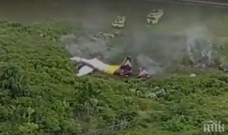 Товарен самолет Ан-32 се запали след аварийно кацане в Перу (ВИДЕО)
