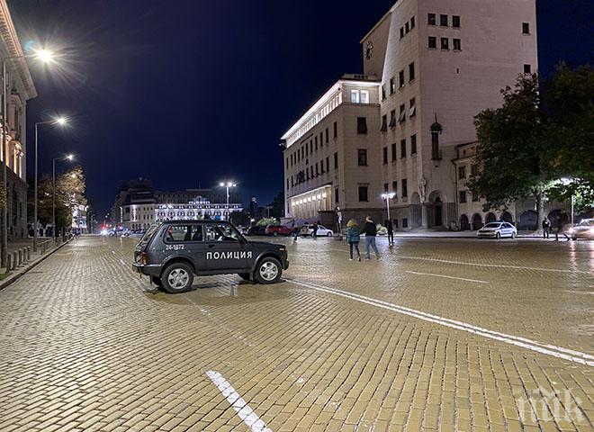 Протест няма, но полицията блокира жълтите павета (СНИМКИ) 