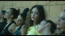 Алма се върна на училище - ето какво я отведе там... (ВИДЕО)