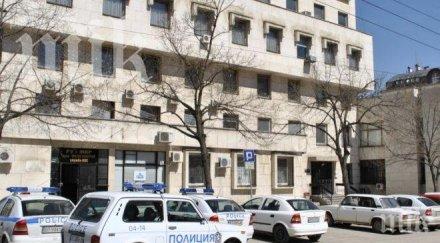 шокиращ арест щракнаха белезниците полицаи измами проби алкохол