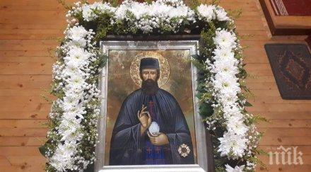 Чудотворна икона пристига в Айтос за празника на града (СНИМКИ)