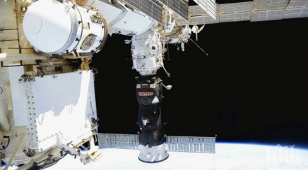 космическият кораб съюз отдели международната космическа станция