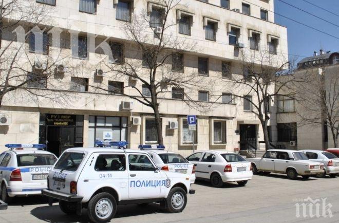 ШОКИРАЩ АРЕСТ: Щракнаха белезниците на полицаи за измами с проби за алкохол