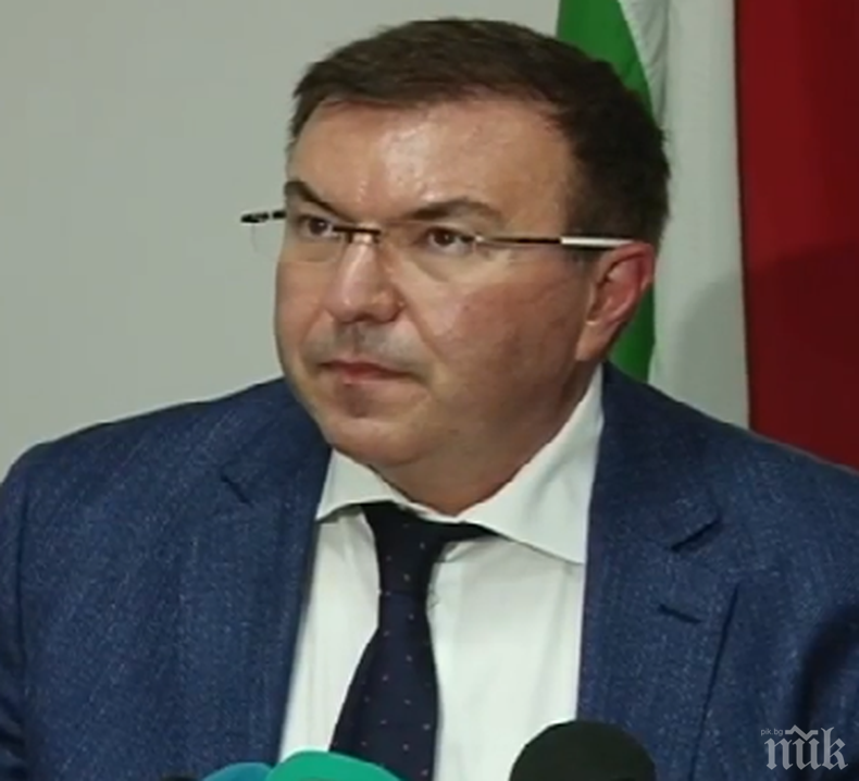 Здравният министър спешно в Благоевградско заради бума на COVID-19