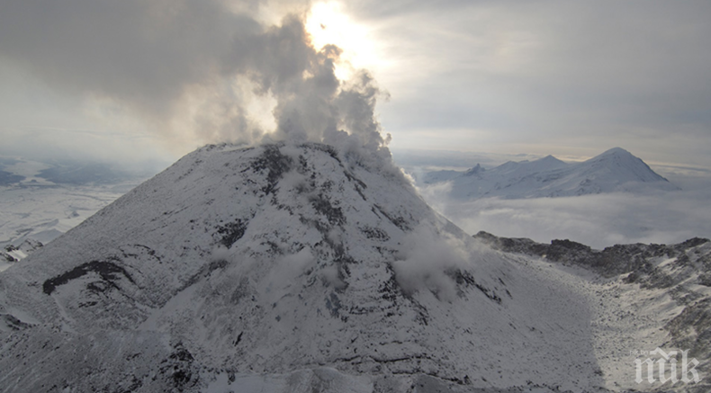 Вулкан изригна на Камчатка (ВИДЕО)