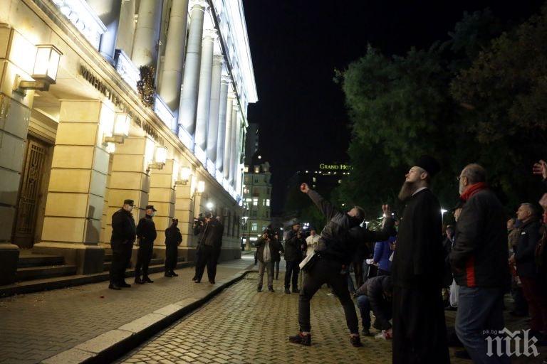 Атлантическият съвет остро към Румен Радев: Ще се разграничите ли от вандалството срещу Министерство на отбраната и гаврите с F-16? Все пак сте върховен главнокомандващ...