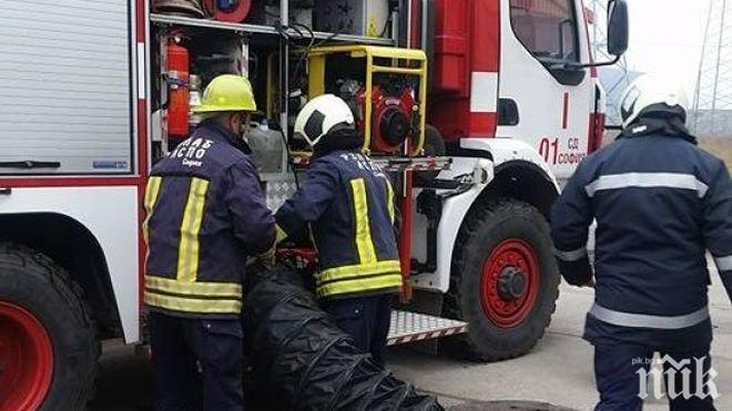 ПЪРВО В ПИК: Огнен ад в центъра на София - хвърчат линейки и пожарни