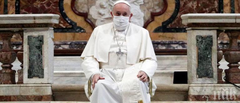 Папа Франциск за пръв път днес се появи с маска на публично място 