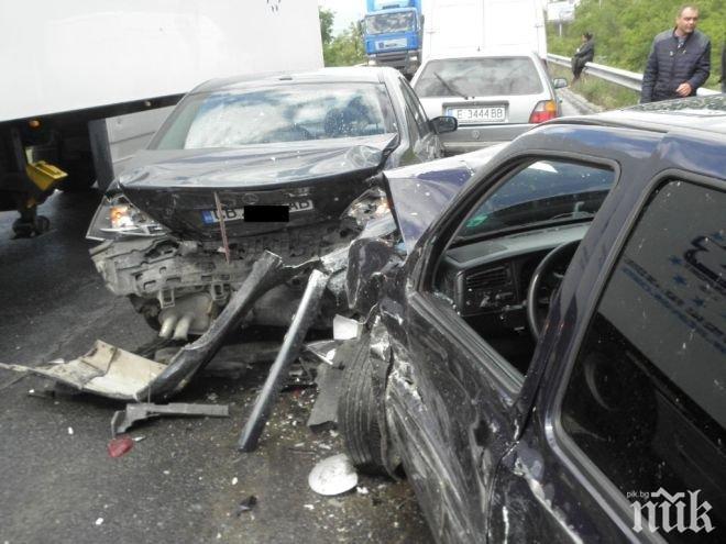 ТРАГЕДИЯ: Жестока касапница на пътя Айтос-Руен отне живота на мъж, има и ранени