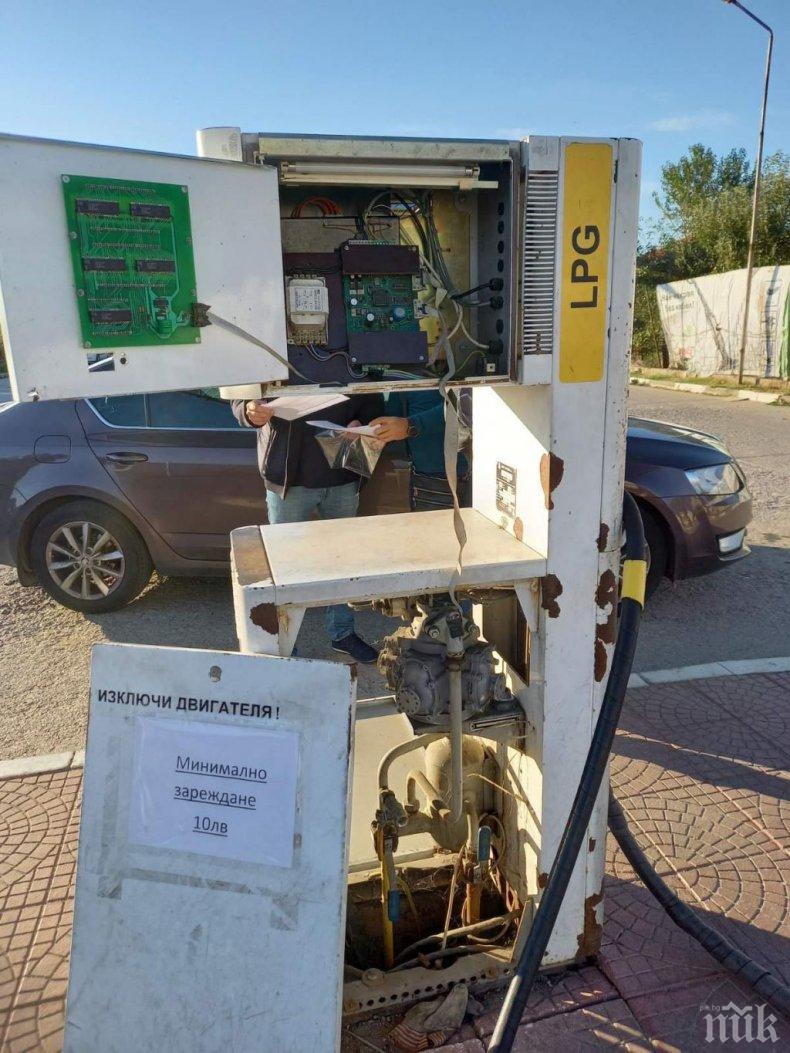 Удар на Икономическа полиция: Откриха манипулирани колонки за гориво откриха в село до Пловдив