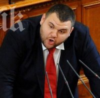 Скандал! Конституционните съдии заминаха в командировки, Пеевски остава депутат