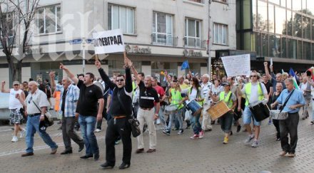 демонстрантите орешарски сляха протест войната сирия