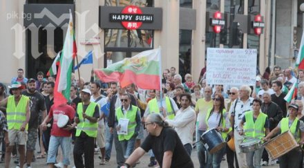 протестиращи властта бойко борисов малкото зло