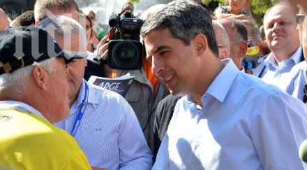 алфа рисърч президентът единственият висш политик положителен рейтинг