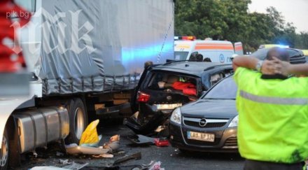 български тир погуби трима румънци унгария души ранени обновенаснимки