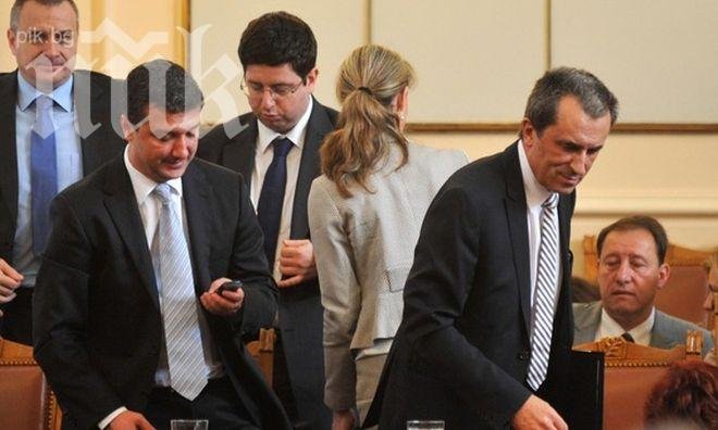 Петър Чобанов и Драгомир Стойнев са най-застрашените от уволнение министри