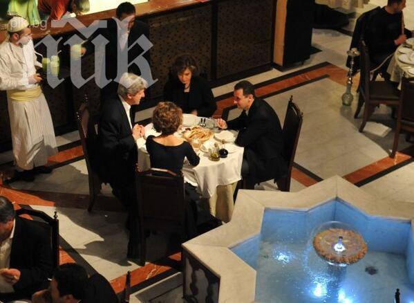 Само в ПИК! Джон Кери обядва с Башар Асад