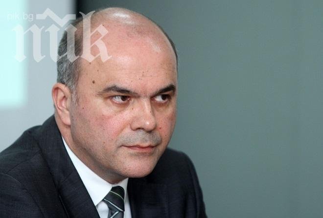 Шефът на НОИ: Няма да се намалява срокът за майчинство